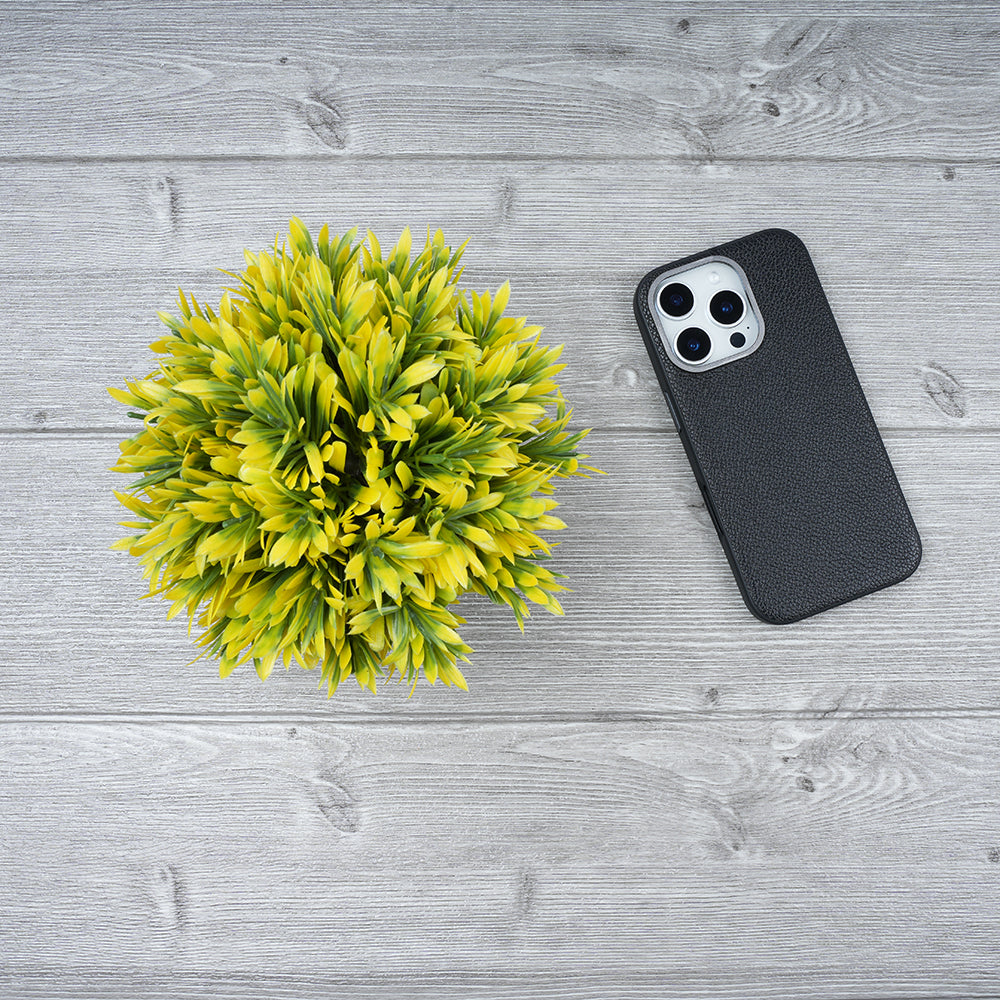 iphone 15pro black leather
